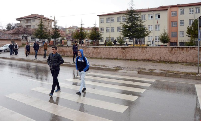 Yozgat'ın Sarıkaya İlçesinde "Yaya Öncelikli Trafik" uygulaması gerçekleşti. 
