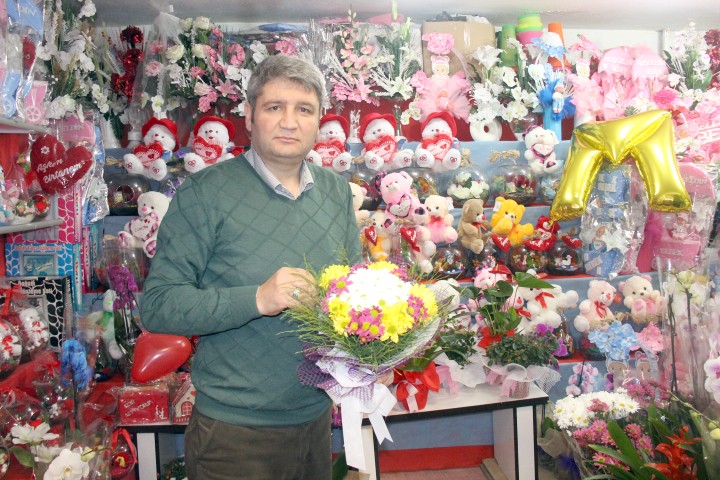 Yozgat’ta çiçekçilerde 14 Şubat Sevgililer Günü yoğunluğu yaşandı.