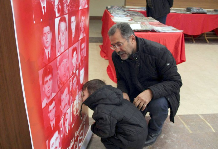 Yozgat'ın Akdağmadeni ilçesinde 23'üncü Şehit Emanetleri Sergisi'nin açılışı düzenlenen törenle
