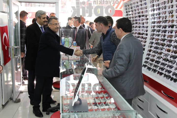 Cumhurbaşkanı Yardımcısı hemşerimiz Fuat Oktay, Yozgat’ta esnaf gezisinde bulunarak vatandaşlardan