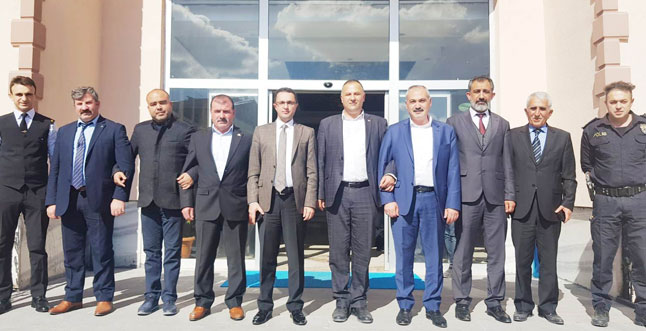 Siyasi parti temsilcileri ve belediye başkan adayları Kaymakam Sinanoğlu’nun makamında