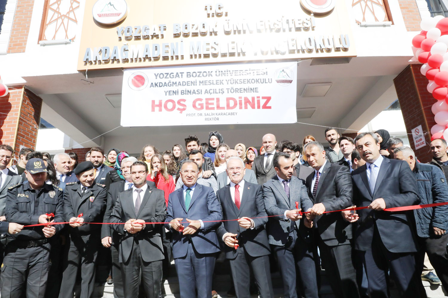 Bozok Üniversitesi Akdağmadeni Meslek Yüksekokulu yeni binası düzenlenen törenle hizmete