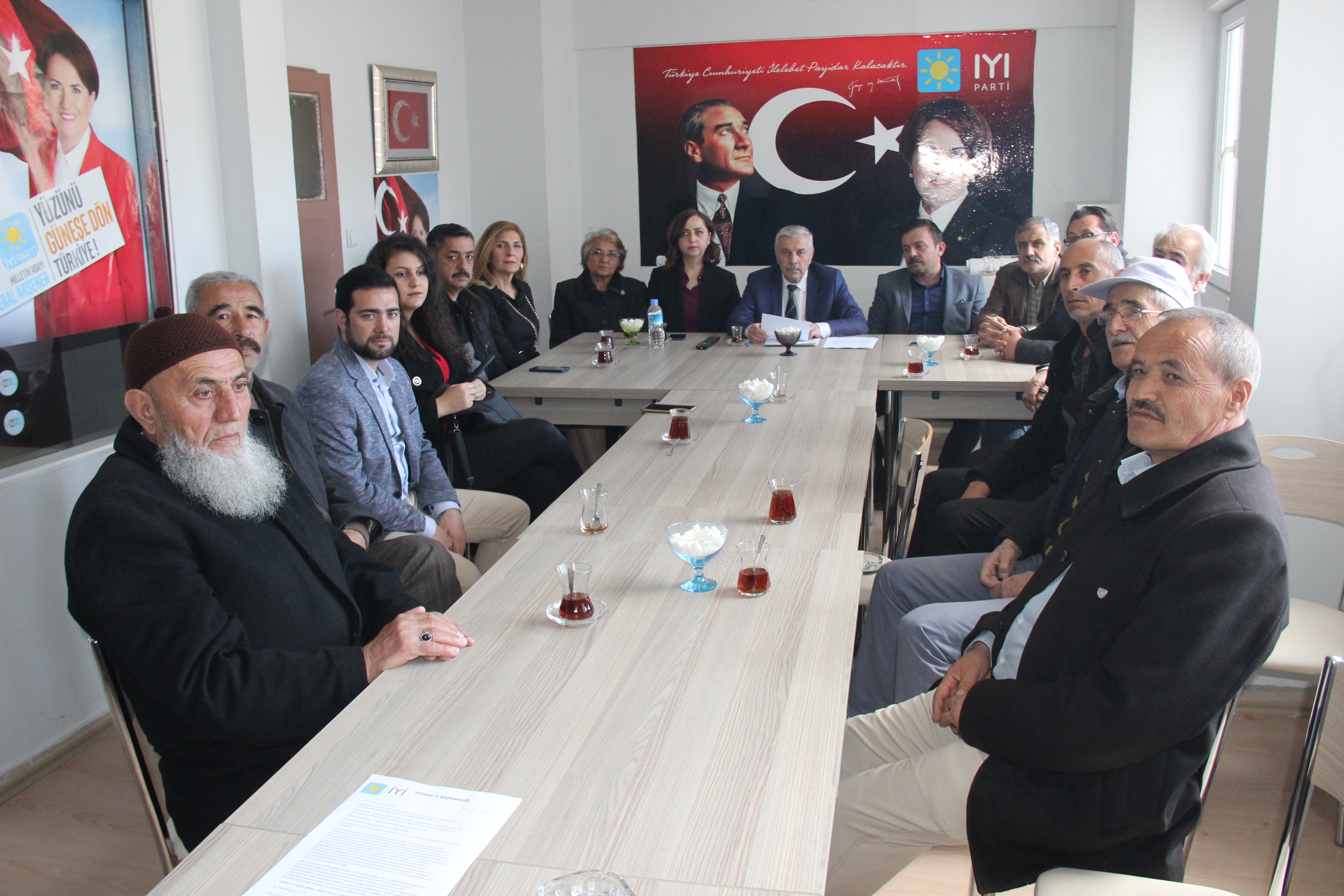 İYİ Parti Yozgat İl Başkanı Osman Ataman, beraberinde İYİ Parti