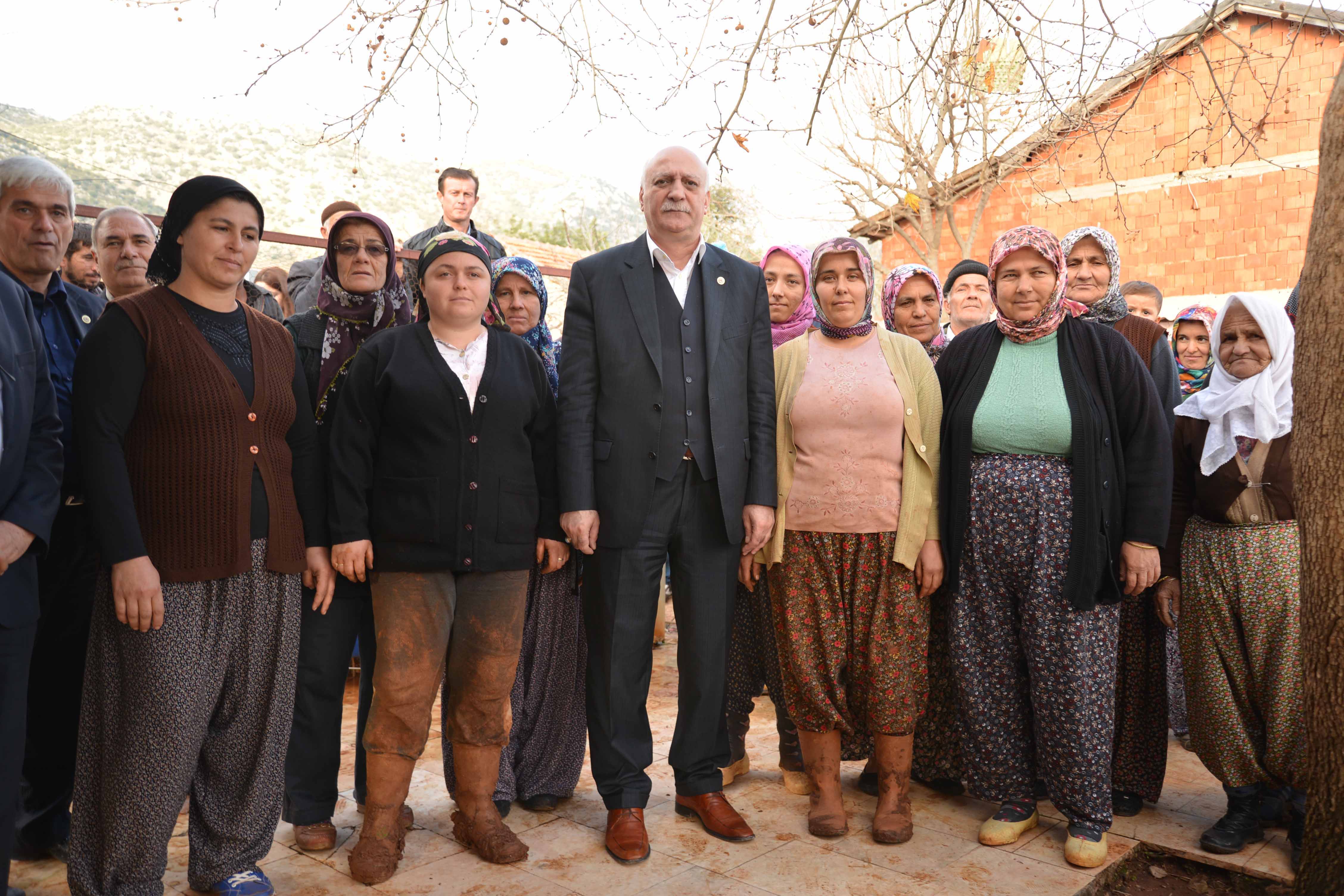 Türkiye Ziraat Odaları Birliği (TZOB) Genel Başkanı Şemsi Bayraktar, çalışan