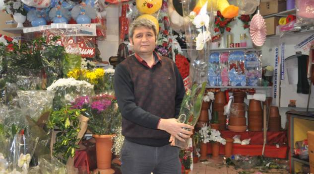 Yozgat’ta 8 Mart Dünya Kadınlar Günü’nde vatandaşlar çiçekçilere koştu.