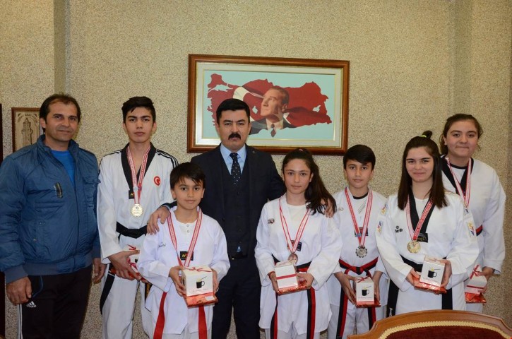 Yozgat M.E.B Okul Sporları Tekvando seçmelerinde dereceye giren Sarıkaya Gençlik