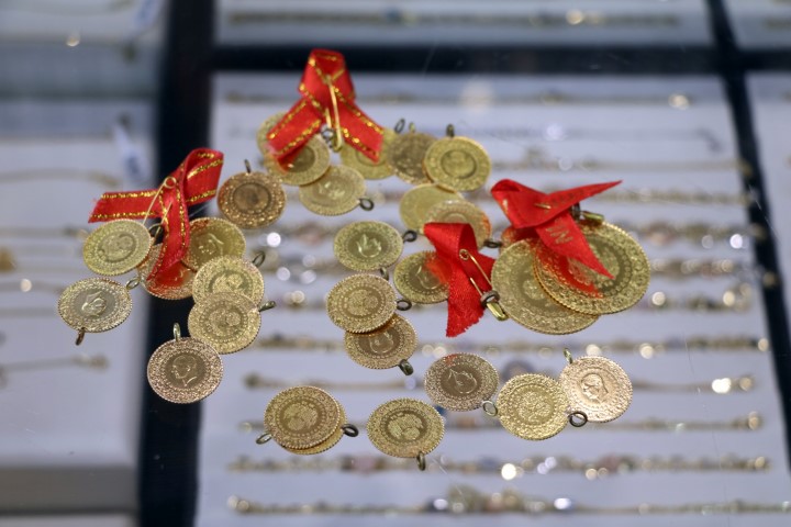 Düğün sezonunun yavaş yavaş açılmaya başladığı Yozgat’ta, Kuyumcular Odası Başkanı