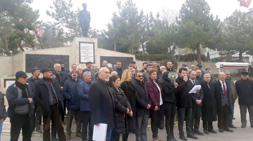CHP Yozgat Gençlik Kolları Başkanı Ahmet Selçuk, partilileri ile birlikte