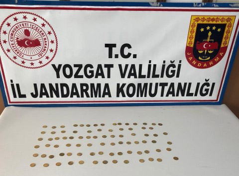 Yozgat’ta jandarmanın durdurarak arama yaptığı otomobilde, Osmanlı Dönemine ait 83