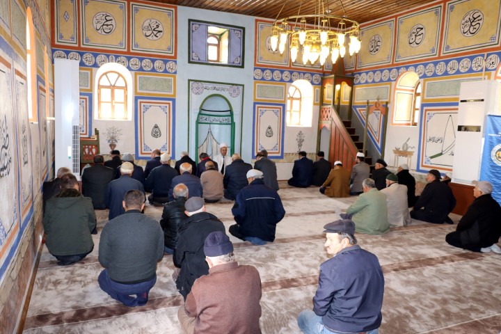 Yozgat merkeze bağlı Tekkeyenicesi köyünde bulunan tarihi cami restore edilerek