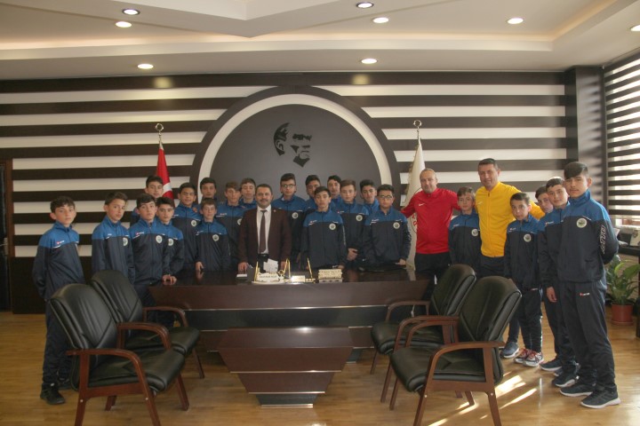 Akdağmadeni Belediye Başkanı Uzm.Dr.Nezih Yalçın tarafından 2018 - 2019 futbol