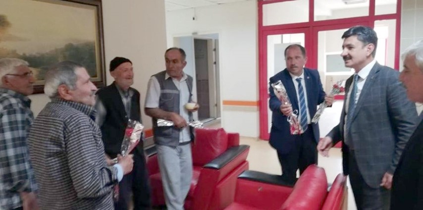 Yerköy Belediye Başkanı Ferhat Yılmaz, Yerköy Devlet Hastanesinde tedavi gören