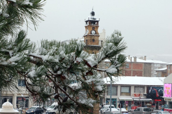 Yozgat’ta önceki gün akşamdan itibaren etkili olan kar yağışı, kenti