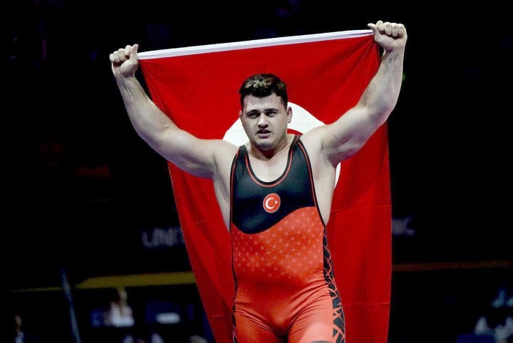 Romanya'nın başkenti Bükreş'te düzenlenen Avrupa Güreş Şampiyonası'nda 9'uncu kez altın