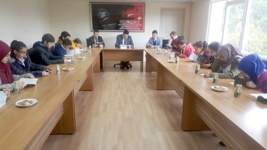 Çayıralan ilçesinde okullarda başlatılan “Bizimle okumaya var mısın” projesine Çayıralan