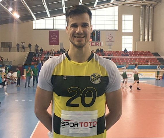 Brezilya Milli takımının solak pasör çaprazlarından Renan Zanatta Buiatti, 50.000