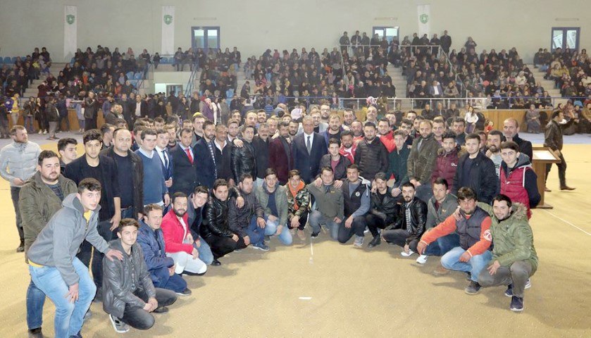 Kastamonu Bozkurt ilçesi Belediye Başkanı Muammer Yanık, doğum gününü vatandaşlarla