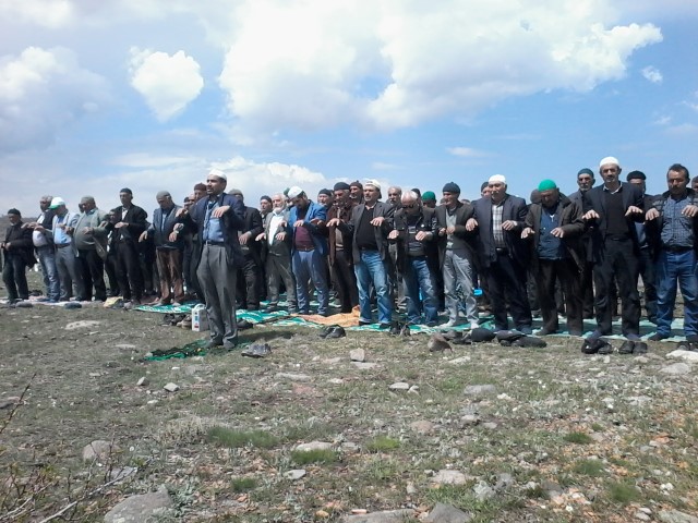 Yozgat’ın Çadırardıç Köyünde vatandaşlar ekili tarım alanlarının kuraklık sebebi ile