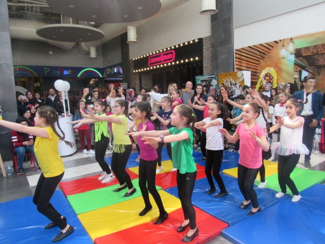 Hafta sonu bir alışveriş merkezinde düzenlenen Yozgat Çözüm Koleji tanıtım