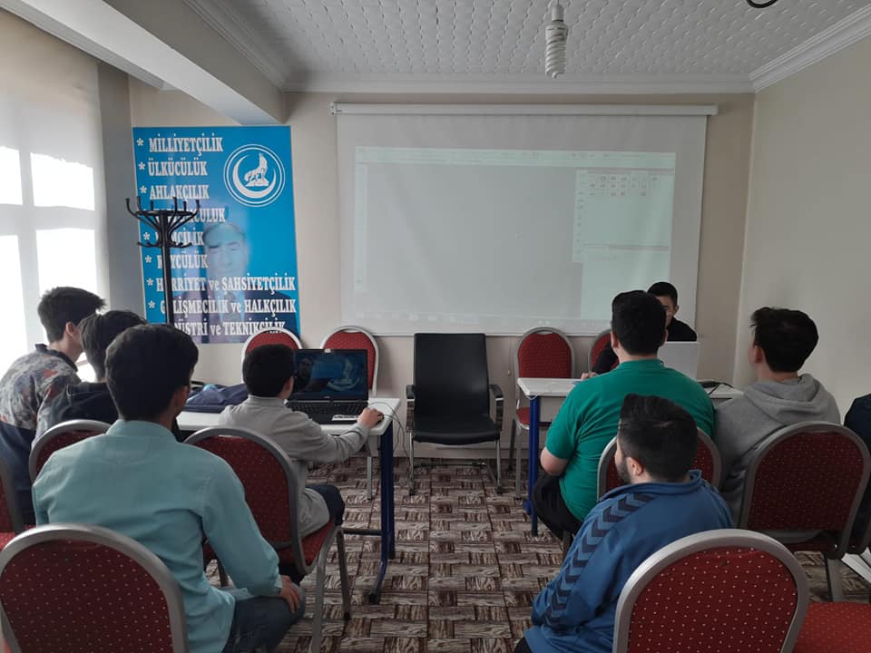 Yozgat Ülkü Ocakları, çocuklar ve gençlere yönelik düzenlediği eğitim programları