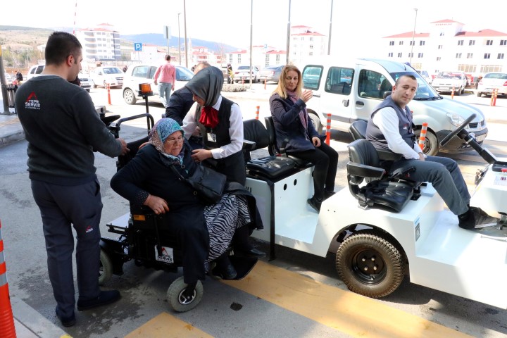 Yozgat Şehir Hastanesi’nde Hasta Yönlendirme, Refakat, Resepsiyon ve Taşıma Hizmetleri