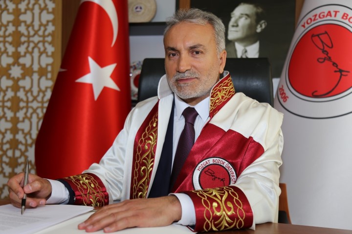 Cumhurbaşkanlığı Kararnamesi ile Yozgat Bozok Üniversitesi Rektörlüğüne atanan Prof. Dr.