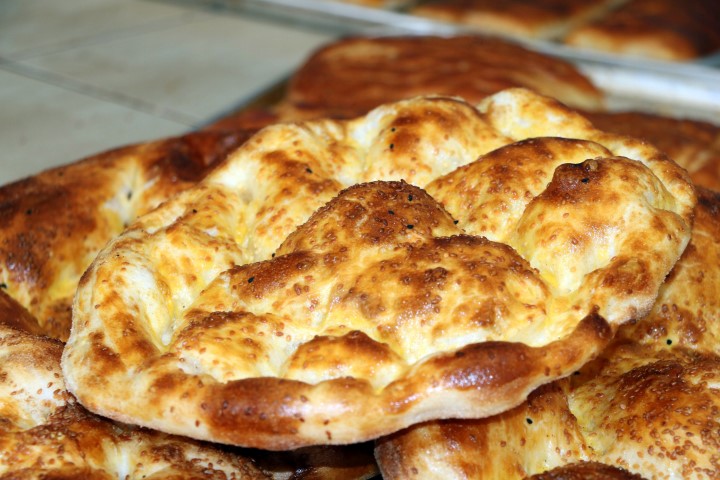 Ramazan dolayısıyla pide üretimine başlayan ekmek fırınlarının 200 gram ekmeğe