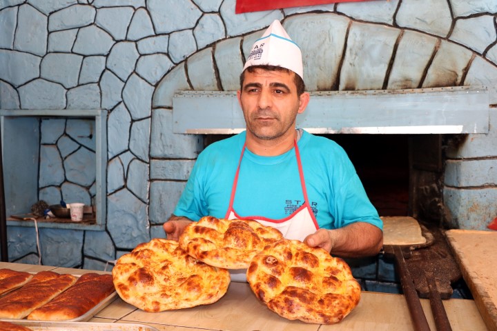 Ramazan ayına sayılı günler kala fırınlarda hummalı bir çalışma başladı.