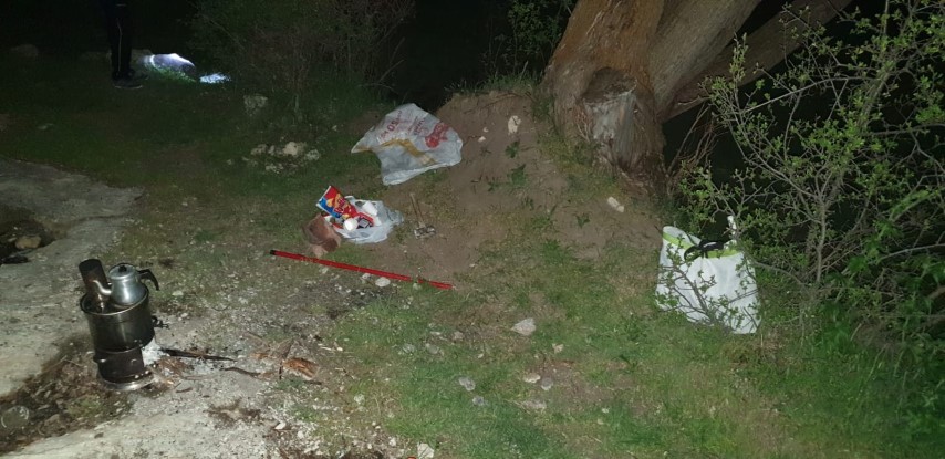 Saraykent ilçesinde, kaçak kazı yapan 7 kişi jandarma ekiplerince suçüstü