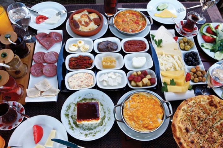 Uzmanlar, Ramazan ayının oruç tutanlar için beslenme ve yaşam şeklinin