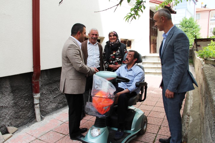 Akdağmadeni Belediye Başkanı Uzm. Dr.Nezih Yalçın, belediye başkanı seçilmesi münasebetiyle
