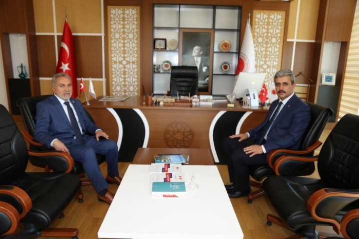 Yozgat Belediye Başkanı Celal Köse, Bozok Üniversitesi Rektörlüğüne atanan Prof.