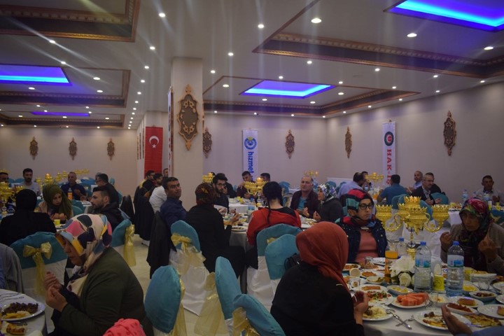 Hizmet İş Sendikası tarafından düzenlenen iftar yemeğinde il, ilçe ve