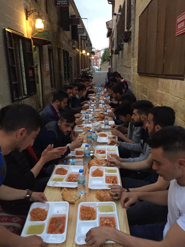 Yozgat Alperen Ocakları İl Başkanlığı tarafından düzenlenen iftar yemeğinde Alperenler