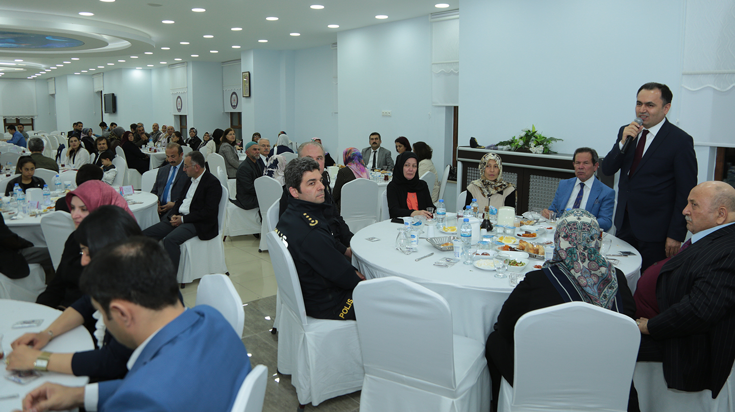 Şehit Aileleri, İl Emniyet Müdürlüğü tarafından düzenlenen iftar programında bir