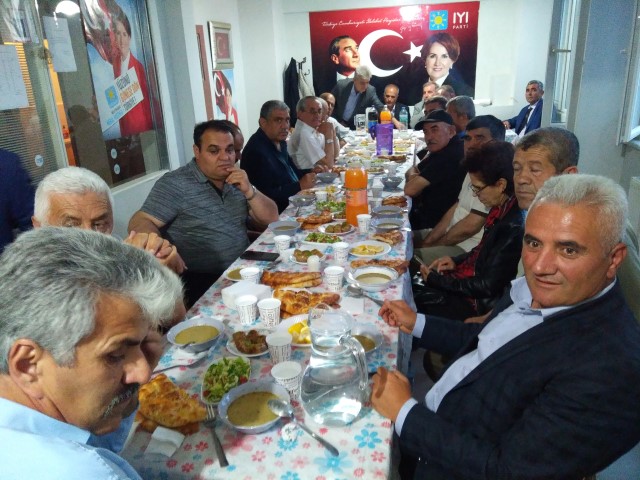 İYİ Parti, Yozgat'ta Ramazan ayı dolayısı ile iftar yemeği düzenledi.