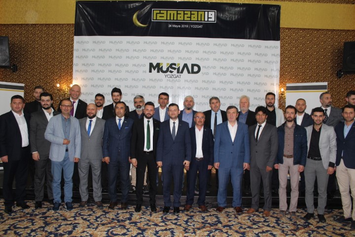 MÜSİAD Yozgat Şubesi üyeleri ve aileleri ile birlikte iftar sofrasından