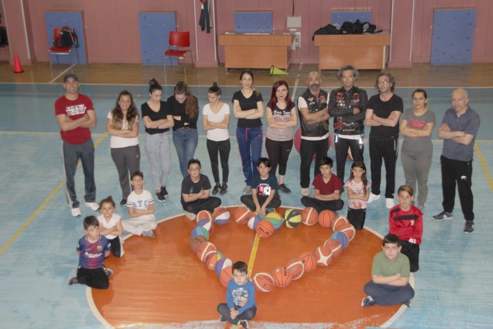 Diyabete zemin hazırlayan obeziteye dikkat çekmek için Dünya Obezite Gününde,