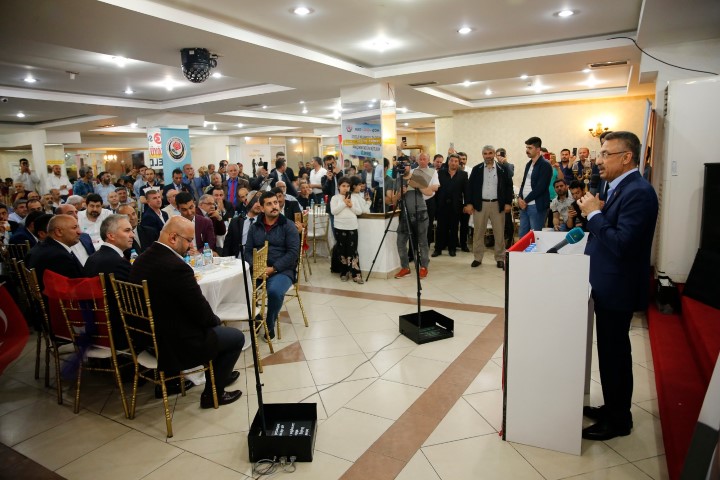 Cumhurbaşkanı Yardımcısı Fuat Oktay, Maltepe'de bir düğün salonunda düzenlen Yozgatlılar