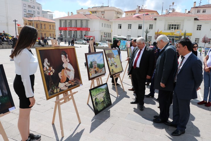 Yozgat Nida Tüfekçi Güzel Sanatlar Lisesi öğrencilerinin yıl boyunca yaptıkları
