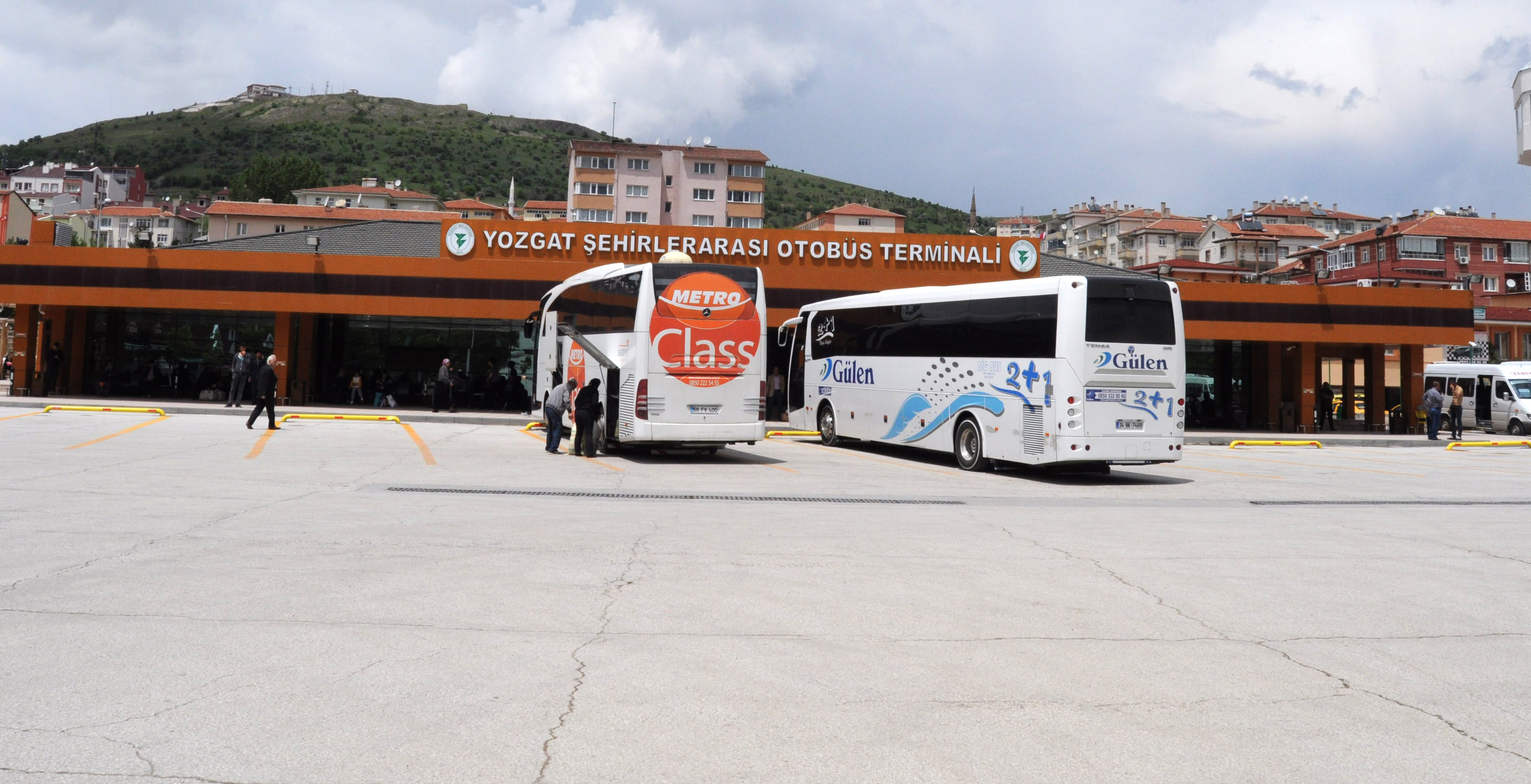 Bayrama uzun bir süre olmasına rağmen otobüslerde yer kalmadı, ek