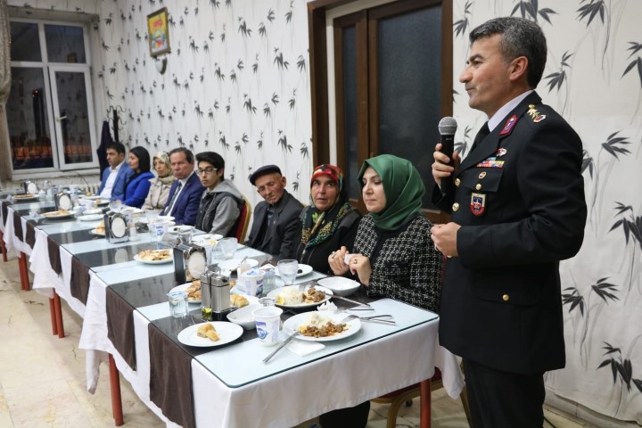 Yozgat İl Jandarma Komutanlığı tarafından şehit ve gazi ailelerine iftar
