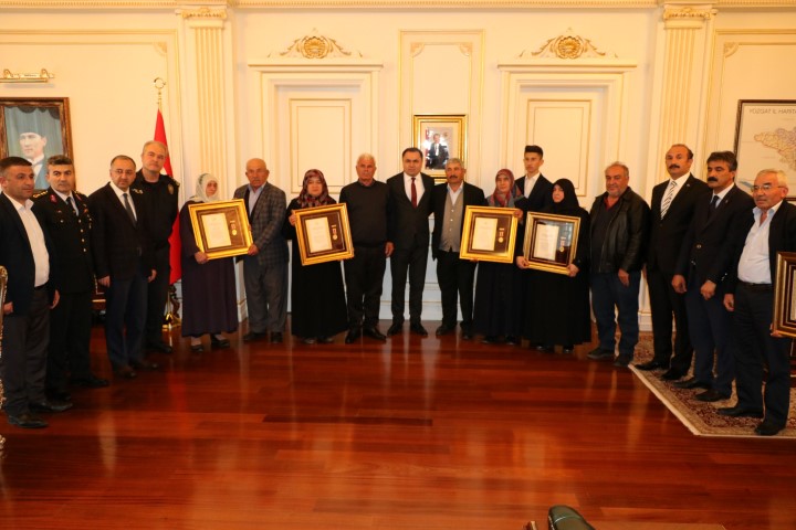 Yozgat’ta Cumhurbaşkanlığı tarafından tevcih edilen Devlet Övünç Madalyası ve beratı,