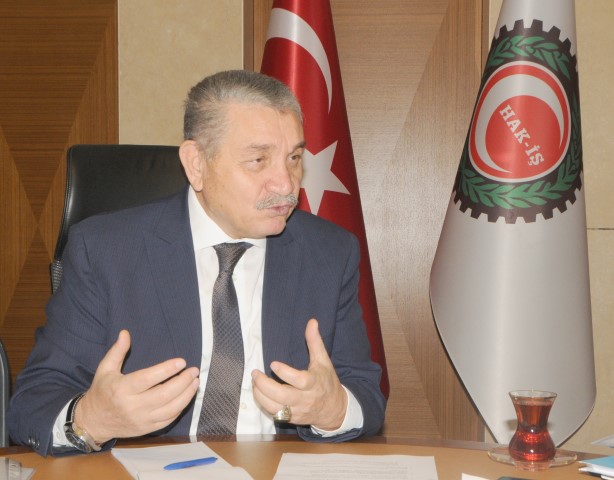 Hükümet orman yangınıyla mücadele eden geçici işçilerin çalıştırılma süresini 10