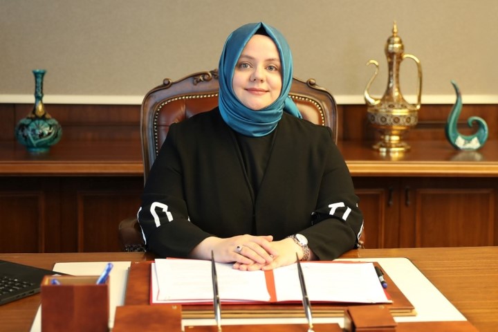 Aile, Çalışma ve Sosyal Hizmetler Bakanı Zehra Zümrüt Selçuk, 2’si