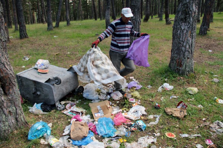 Akdağmadeni Belediyesi Temizlik İşleri Müdürlüğü ekipleri, ormanlık ve mesire alanlarında