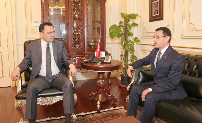 Mahtumkulu Firaki Şiir Bayramı etkinliklerine katılmak üzere Yozgat’a gelen Türkmenistan'ın