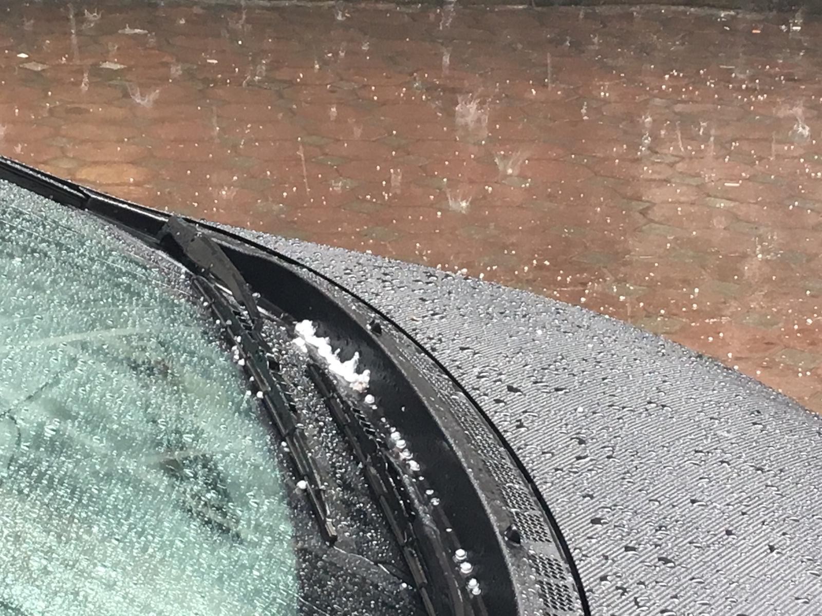 Akdağmadeni ilçesinde haftasonu akşam saatlerinde başlayan sağanak ve dolu yağışı