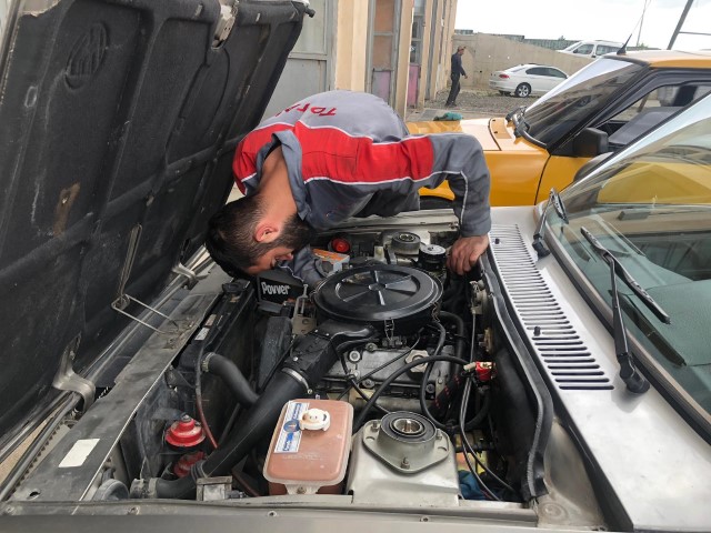 Yozgat’ta oto tamircisi Fatih Karaca, araçların yaz bakımı konusunda sürücüleri