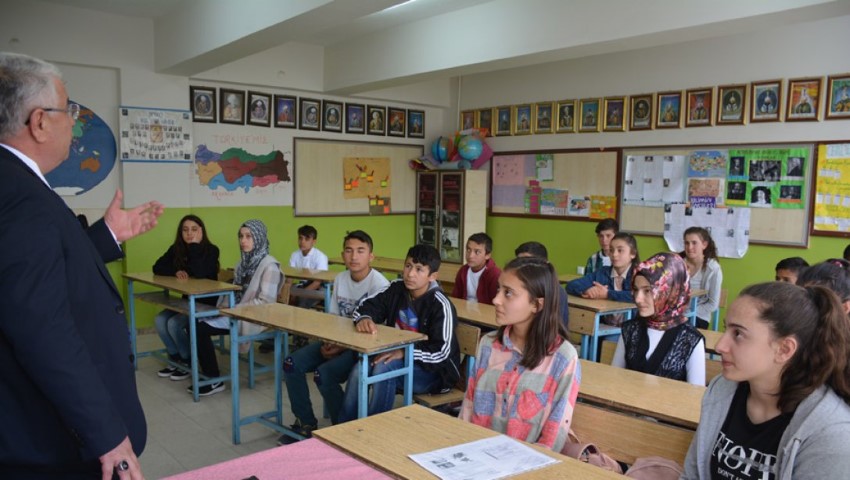 Yozgat Milli Eğitim Müdürlüğü tarafından öğrenciler için 118 tercih danışmanlığı